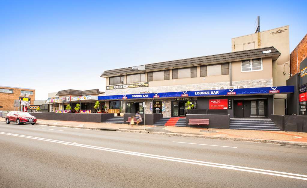 Nightcap At The Charles Hotel Wollongong Exterior foto